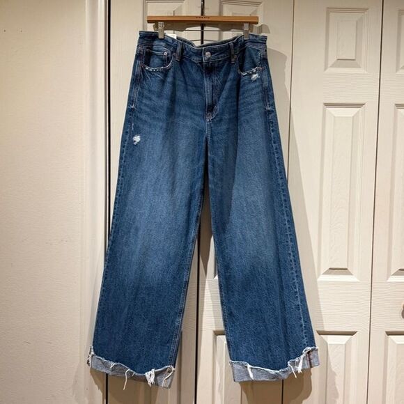 LIKE NEW AE Super High Waisted Baggy Wide Leg Cuffed Jeans Dark Distressed 16 - Picture 2 of 12